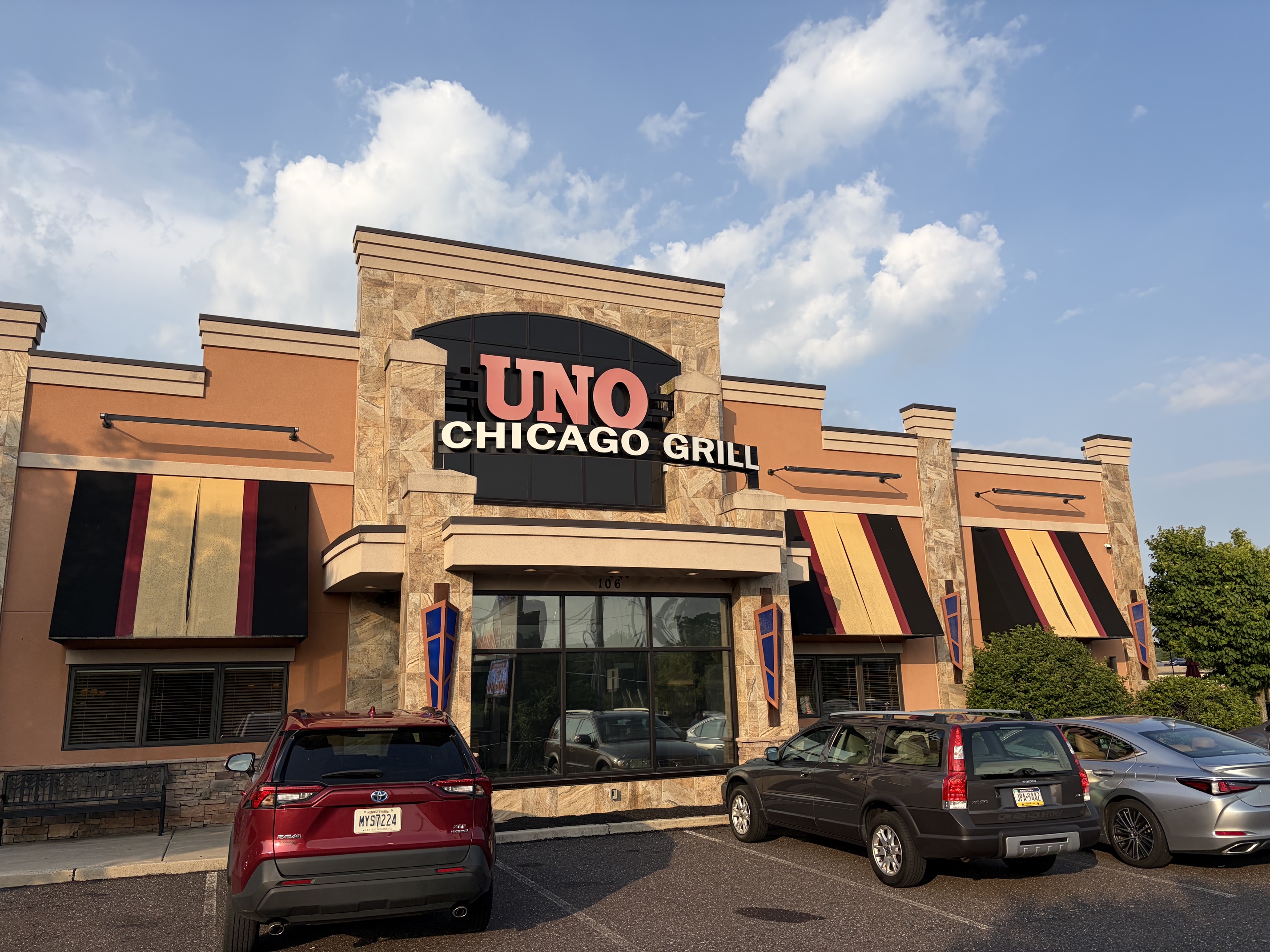 Car Wash Seeks to Replace Uno Pizzeria & Grill in Oaks